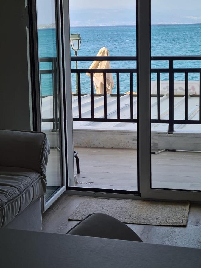 Appartamento Grace Seaside Loutráki Esterno foto
